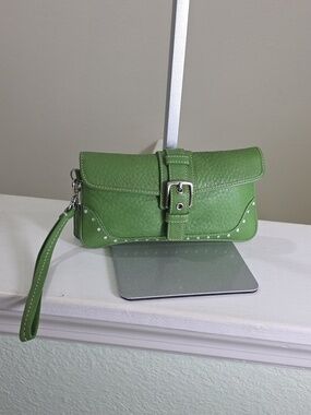 COACH Kelly Green/Silver Pebbled Leather Buckle Snap Wristlet EUC